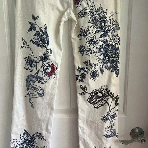 Roberto Cavalli White Jeans with Gold Button - Picture 5 of 9